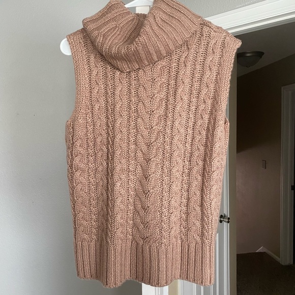 525 Cable Vest in Portabella - Picture 4 of 7